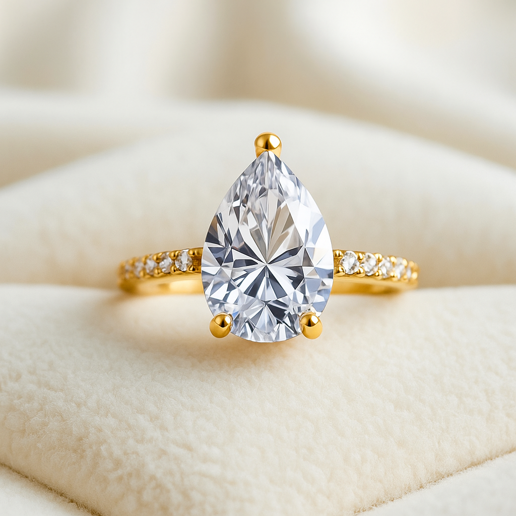 Pear-Shaped Lab Grown Diamond Ring in 18k Gold
