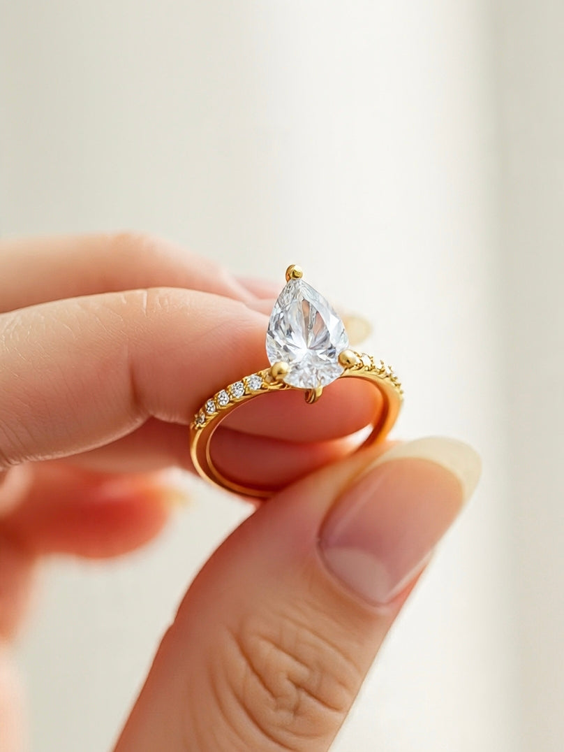 Pear-Shaped Lab Grown Diamond Ring in 18k Gold