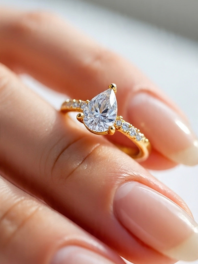 Pear-Shaped Lab Grown Diamond Ring in 18k Gold